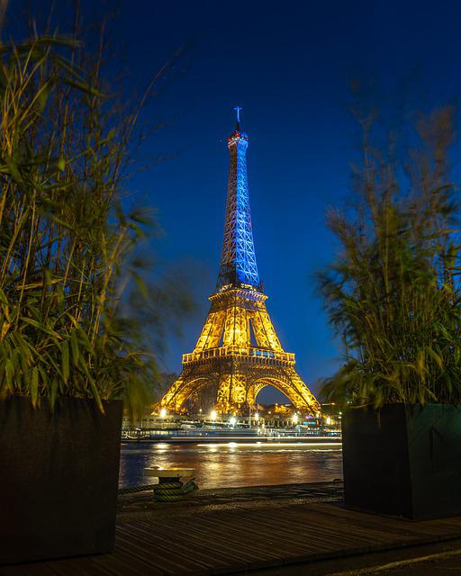 eiffel tower at night